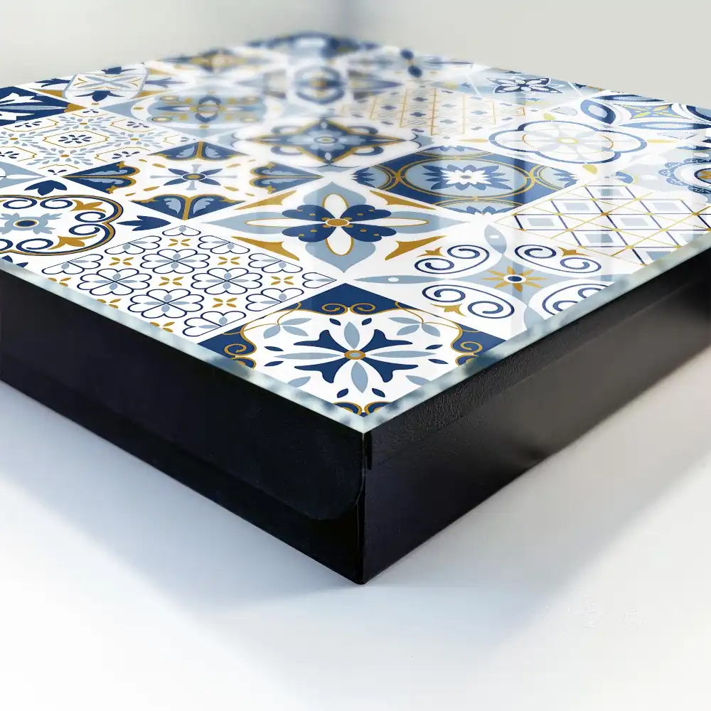 Boîte à clés une variété de motifs dans les tons bleus et jaunes