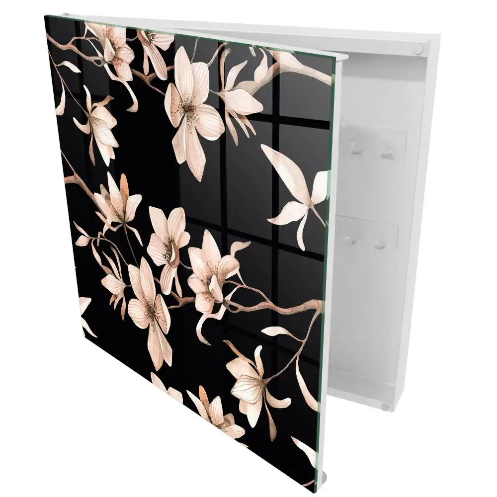 Armoire à clés fleurs sur fond sombre avec des détails subtils