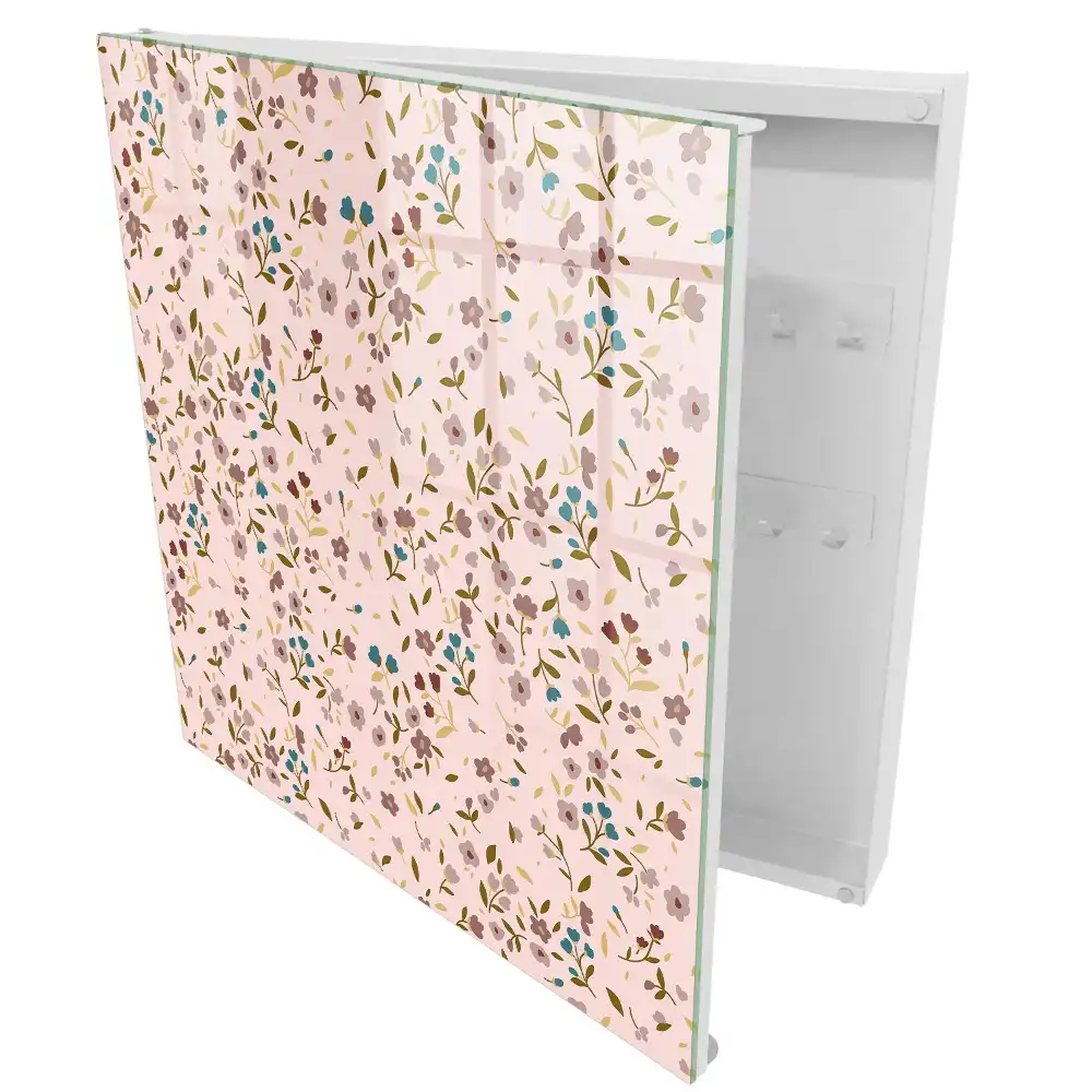 Boîte à clés des fleurs pastel sur un fond clair qui donnent de la légèreté