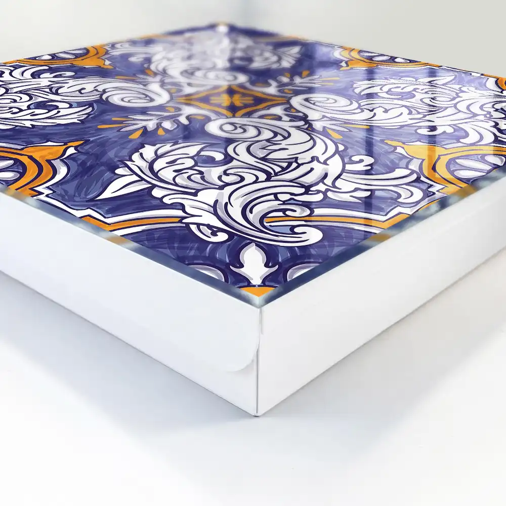 Armoire à clés motifs symétriques à motifs végétaux