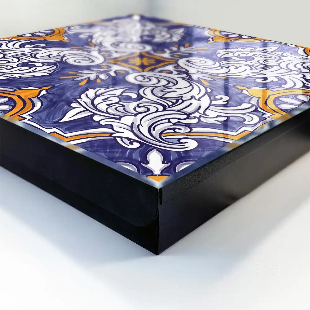 Armoire à clés motifs symétriques à motifs végétaux