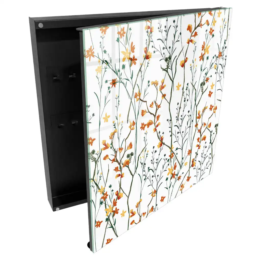 Boîte à clés fleurs colorées sur fond blanc