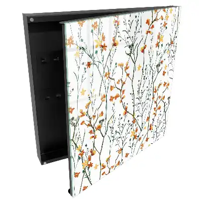 Boîte à clés fleurs colorées sur fond blanc