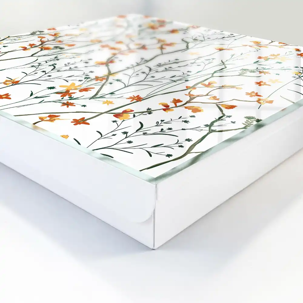 Boîte à clés fleurs colorées sur fond blanc