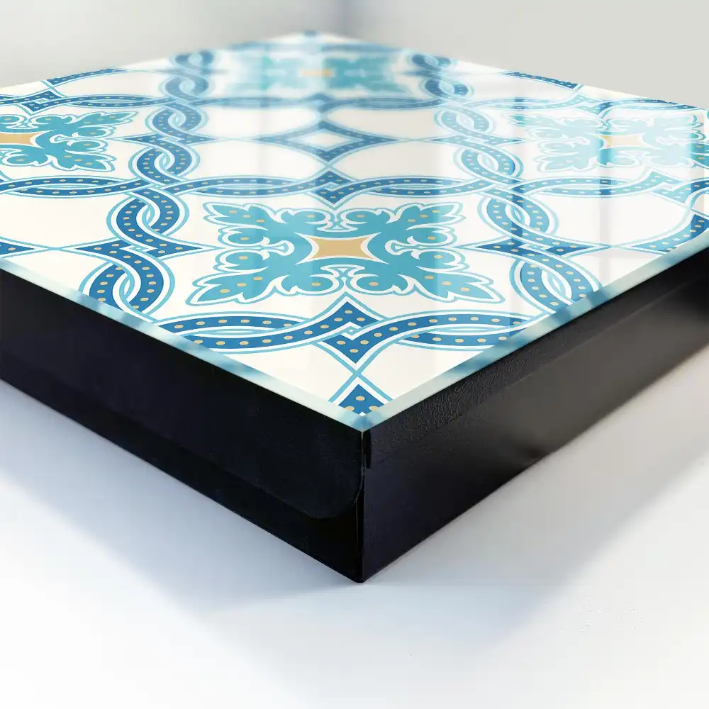 Armoire à clés motifs géométriques dans des tons turquoise