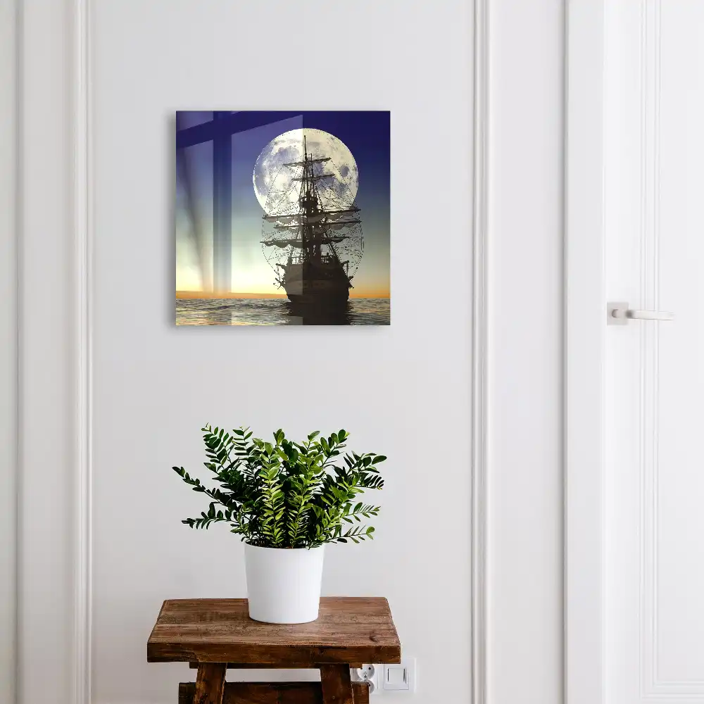 Boîte à clés un voilier sur fond de pleine lune