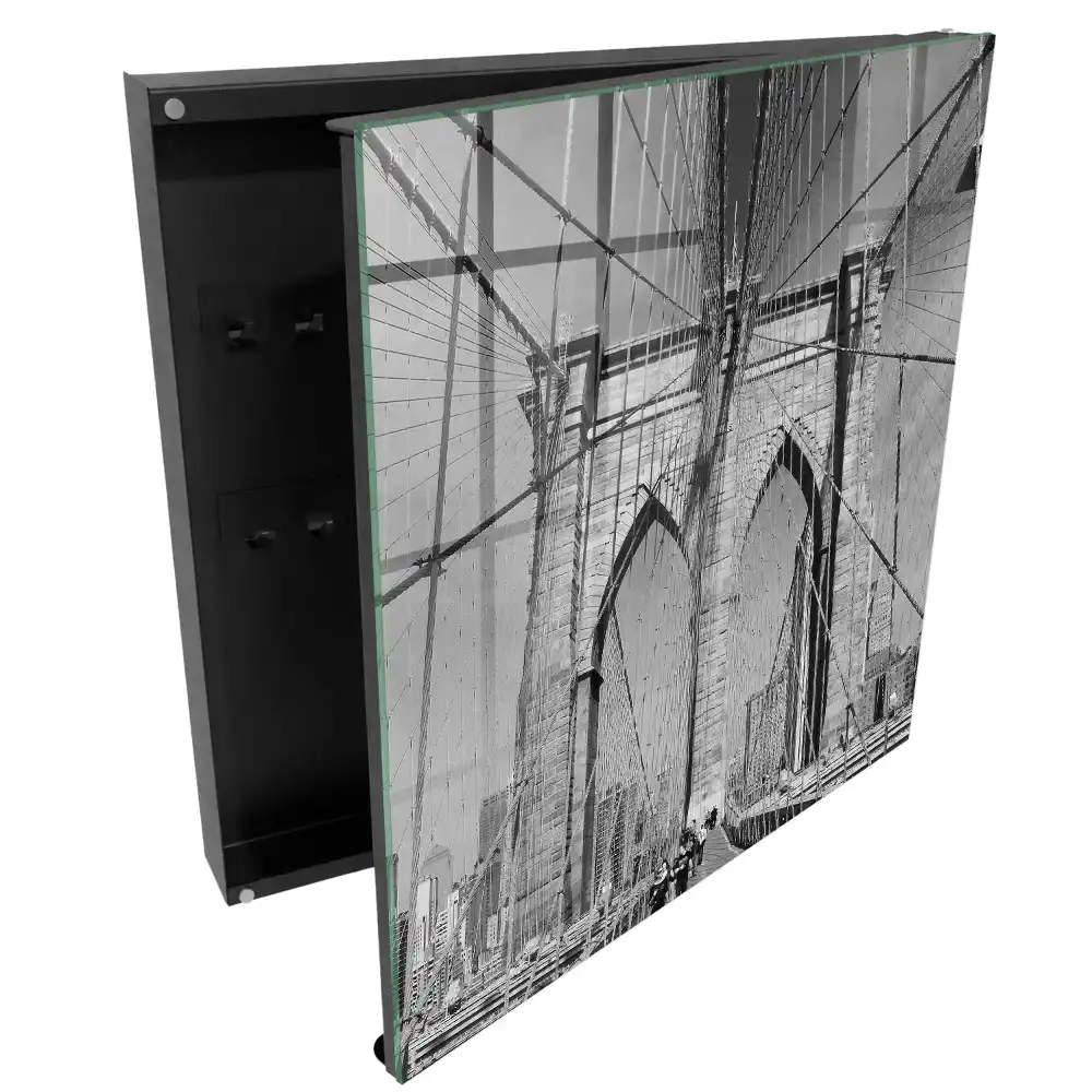 Armoire à clés un pont immense en noir et blanc