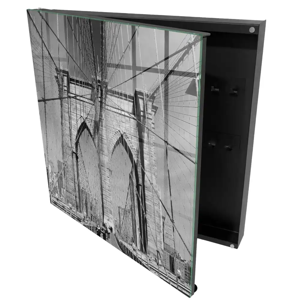 Armoire à clés un pont immense en noir et blanc