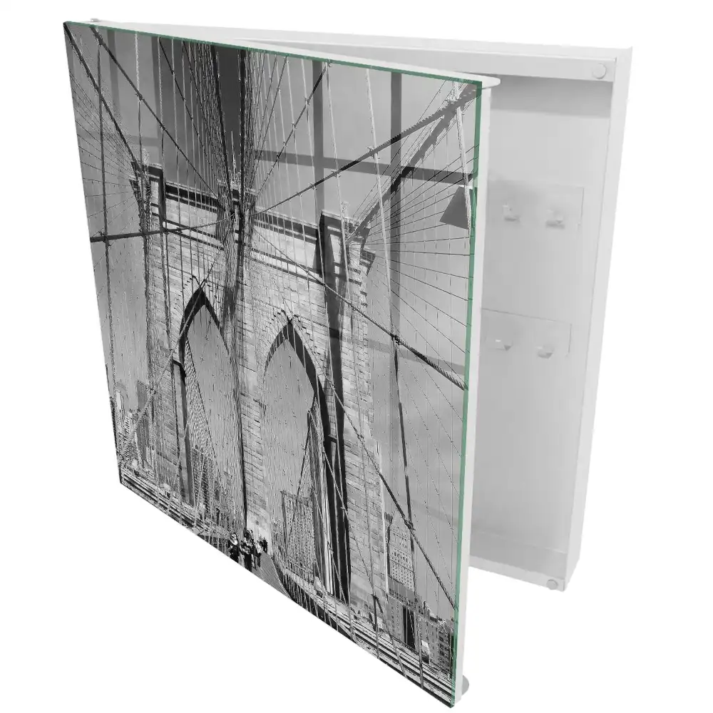 Armoire à clés un pont immense en noir et blanc