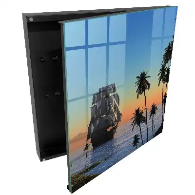 Armoire à clés voilier au coucher du soleil et palmiers