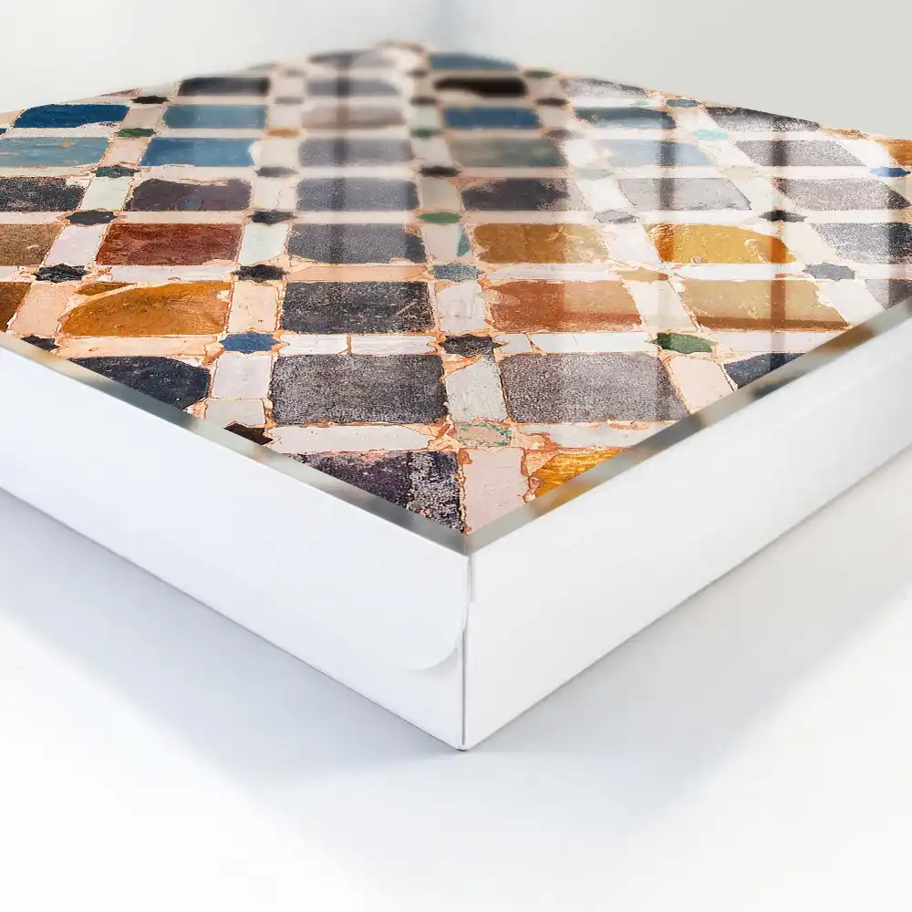 Armoire à clés des carreaux colorés créent un motif plein de vie
