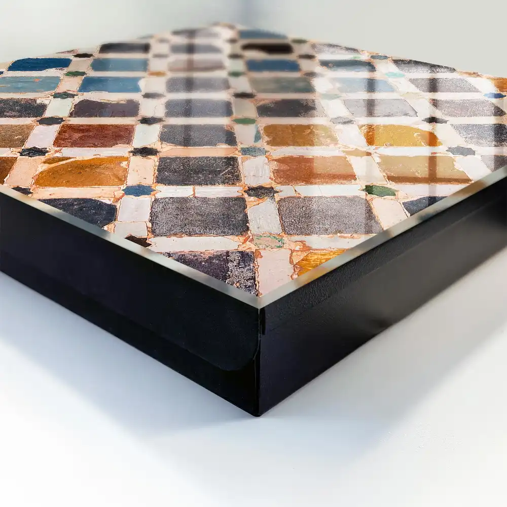 Armoire à clés des carreaux colorés créent un motif plein de vie