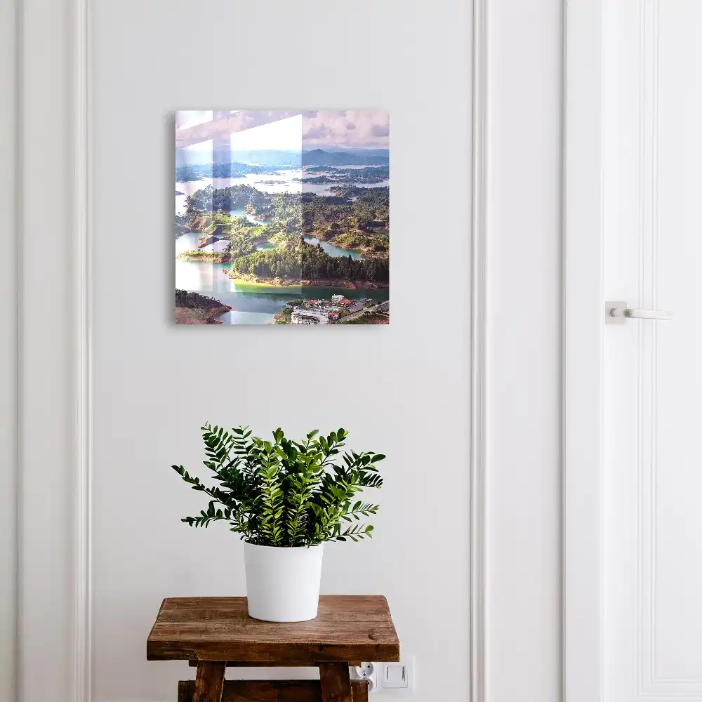 Armoire à clés un paysage verdoyant aux eaux bleues