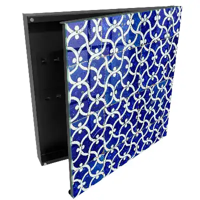 Armoire à clés carreaux bleus à motifs blancs