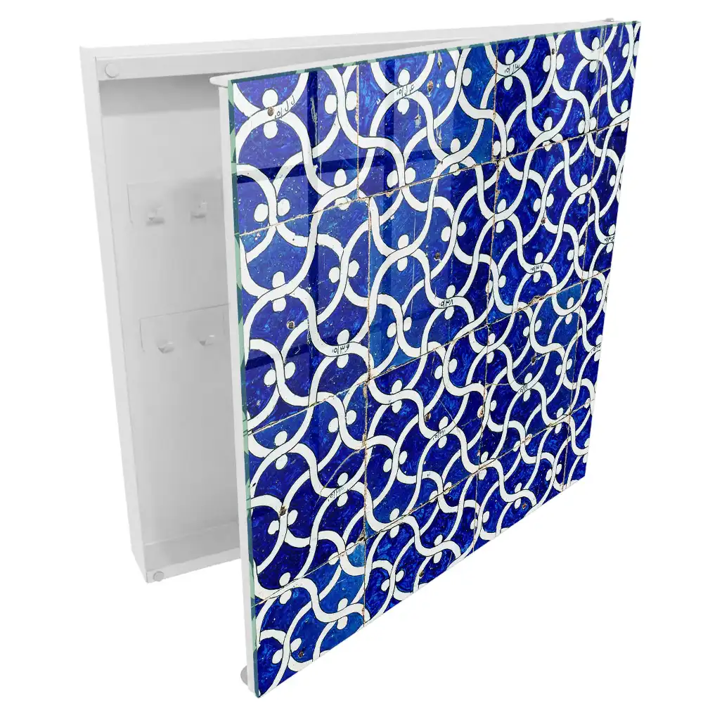 Armoire à clés carreaux bleus à motifs blancs