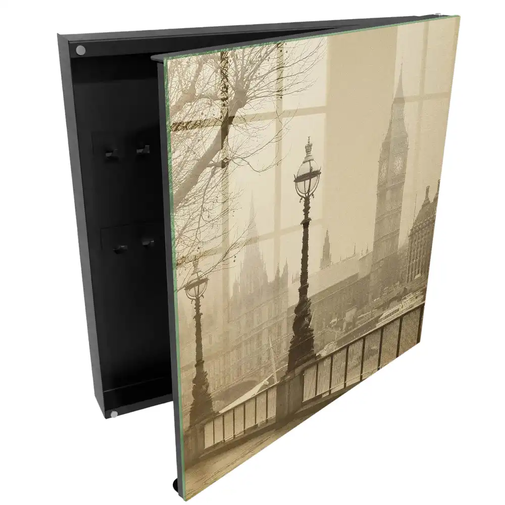 Boîte à clés architecture historique dans le brouillard