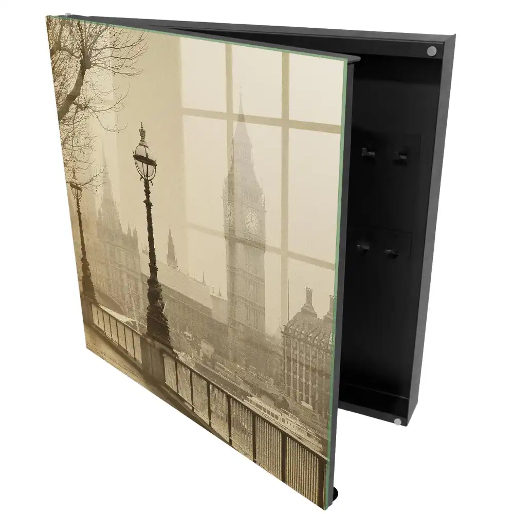 Boîte à clés architecture historique dans le brouillard