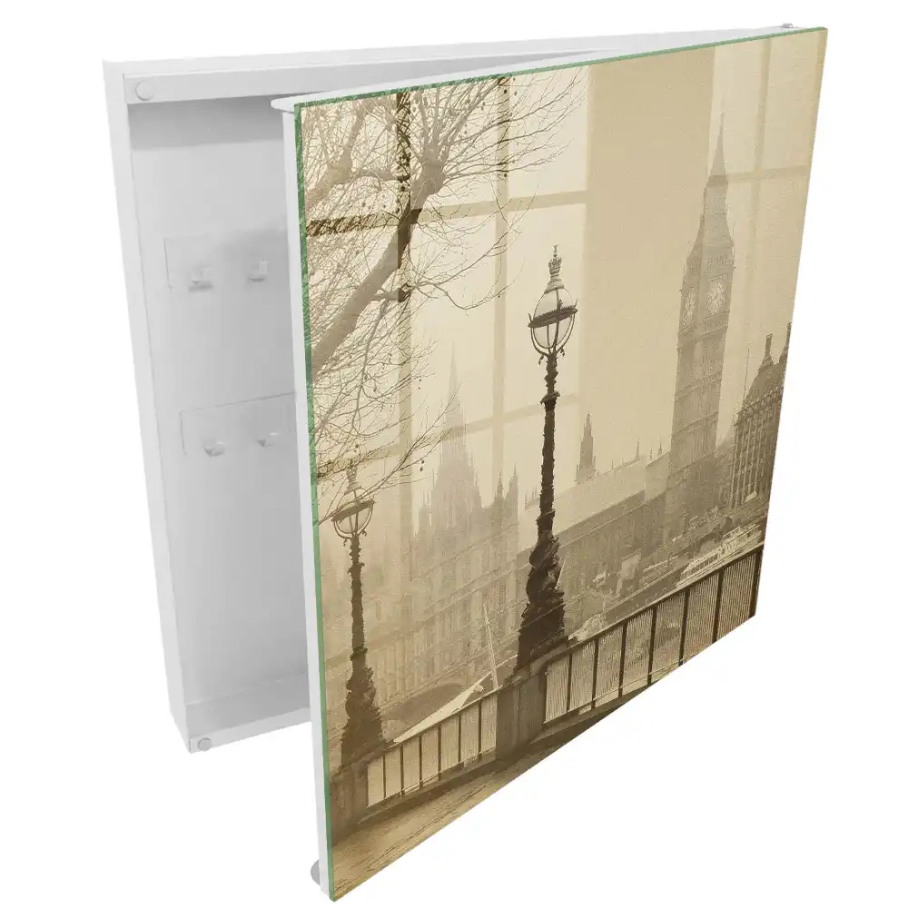 Boîte à clés architecture historique dans le brouillard