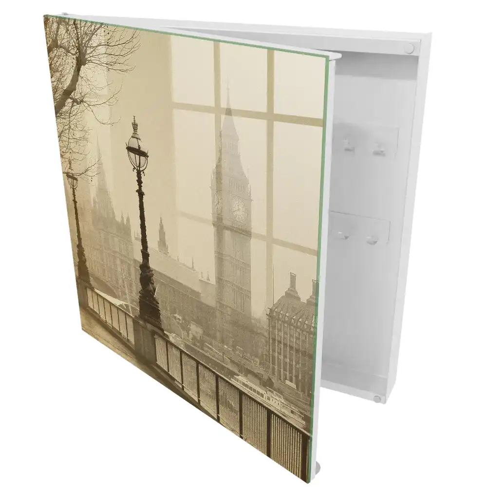 Boîte à clés architecture historique dans le brouillard