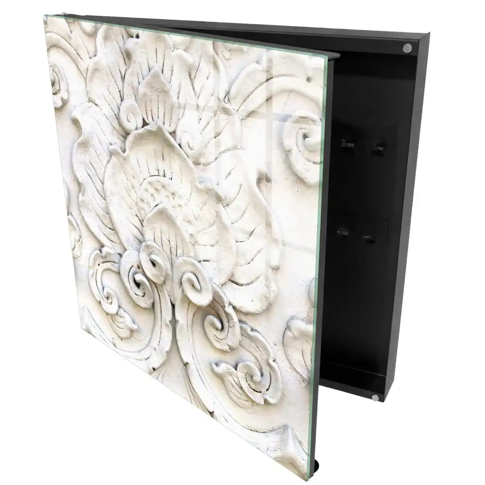 Armoire à clés motifs finement décorés de motifs floraux