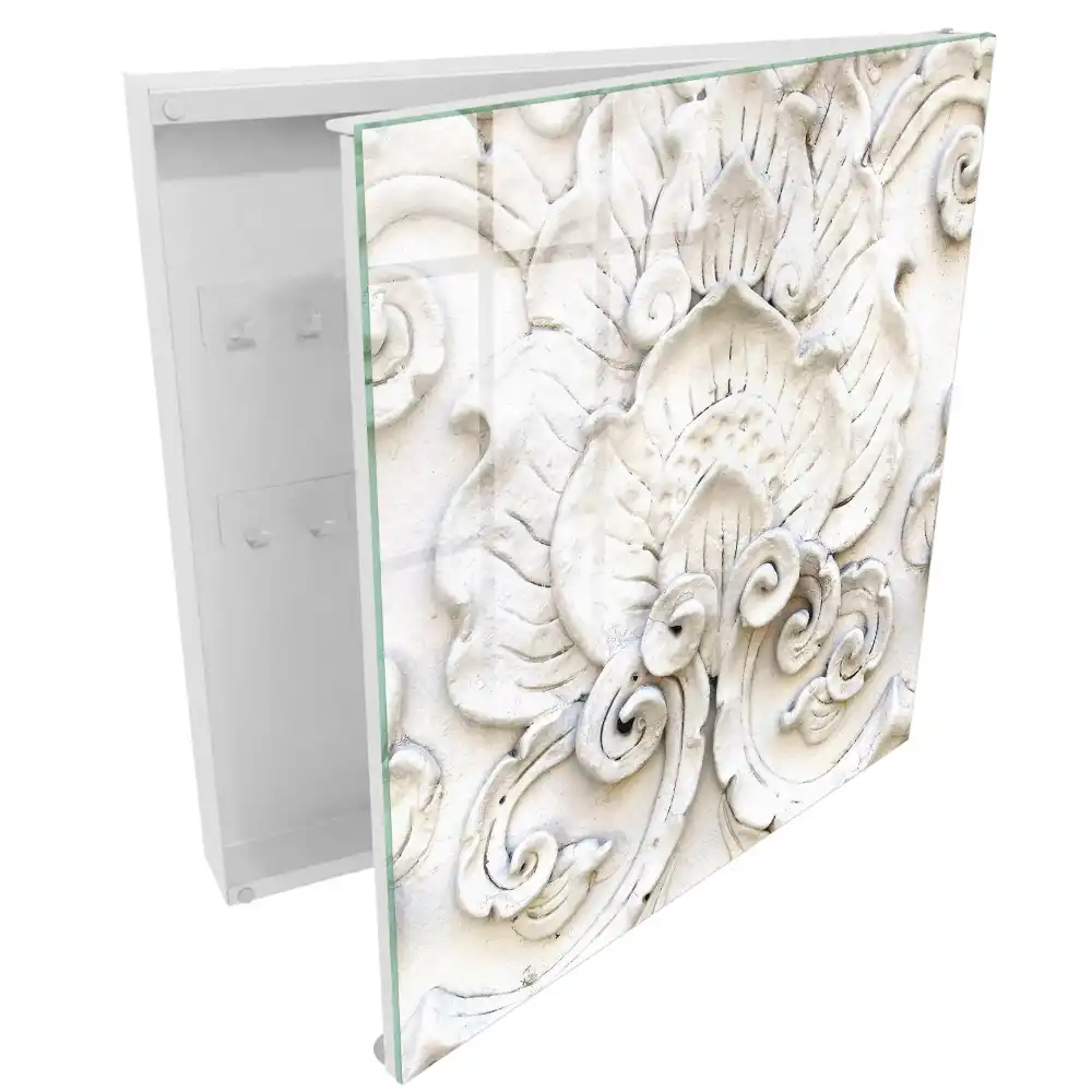 Armoire à clés motifs finement décorés de motifs floraux