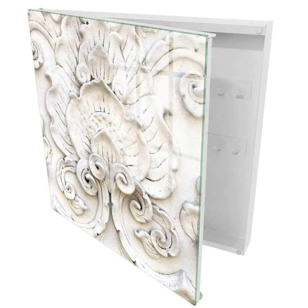 Armoire à clés motifs finement décorés de motifs floraux