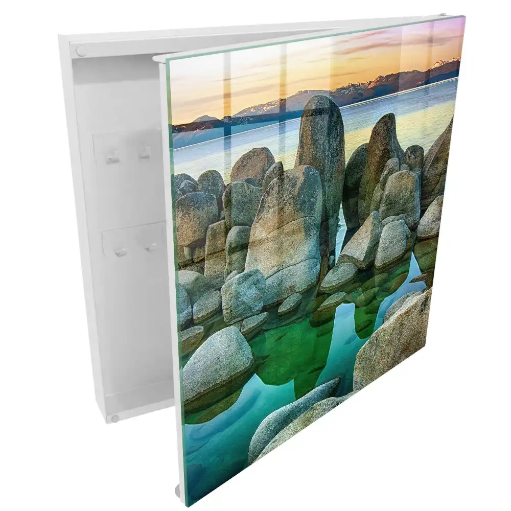 Boîte à clés paysage rocheux au bord de l'eau coucher de soleil