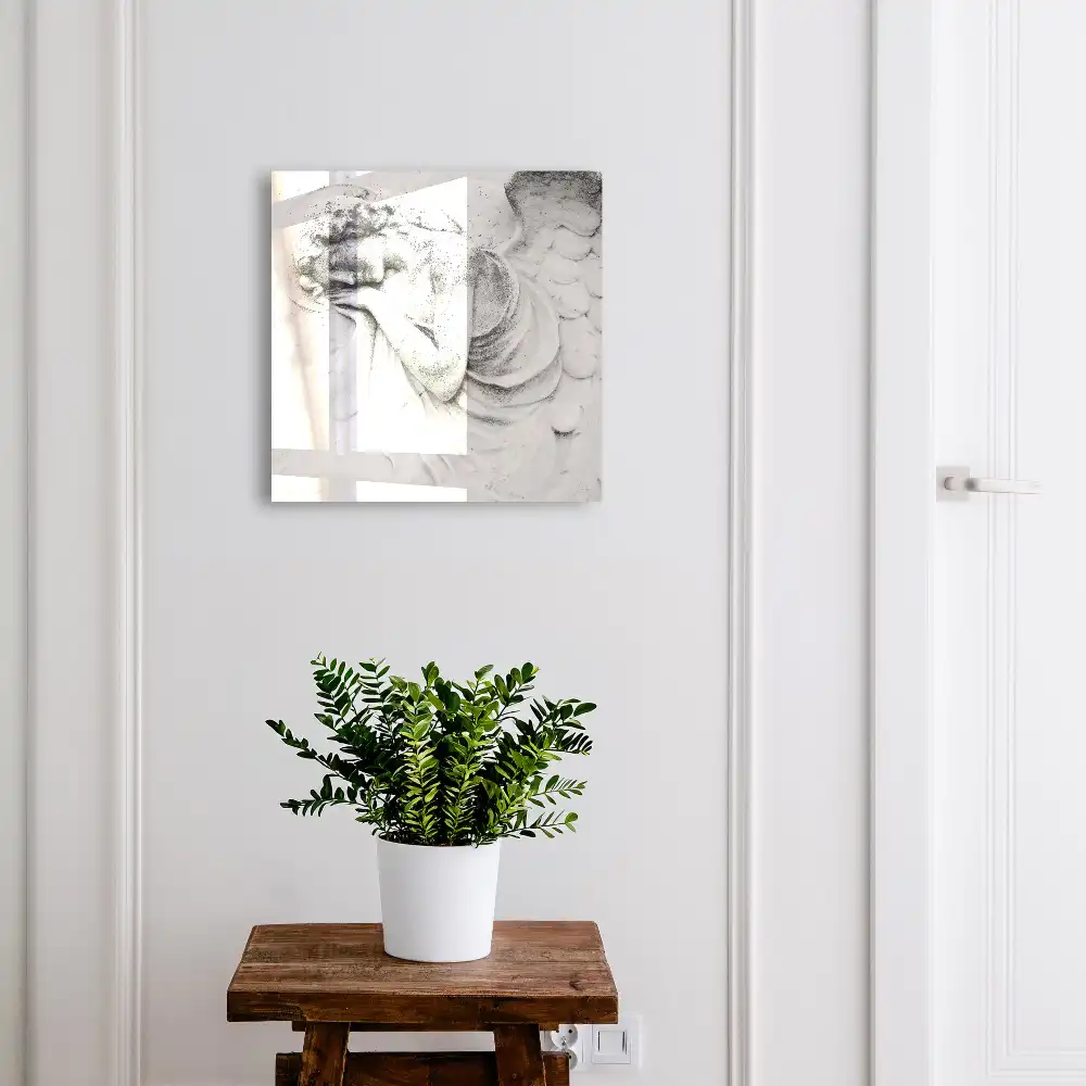 Armoire à clés relief d'un ange sur marbre