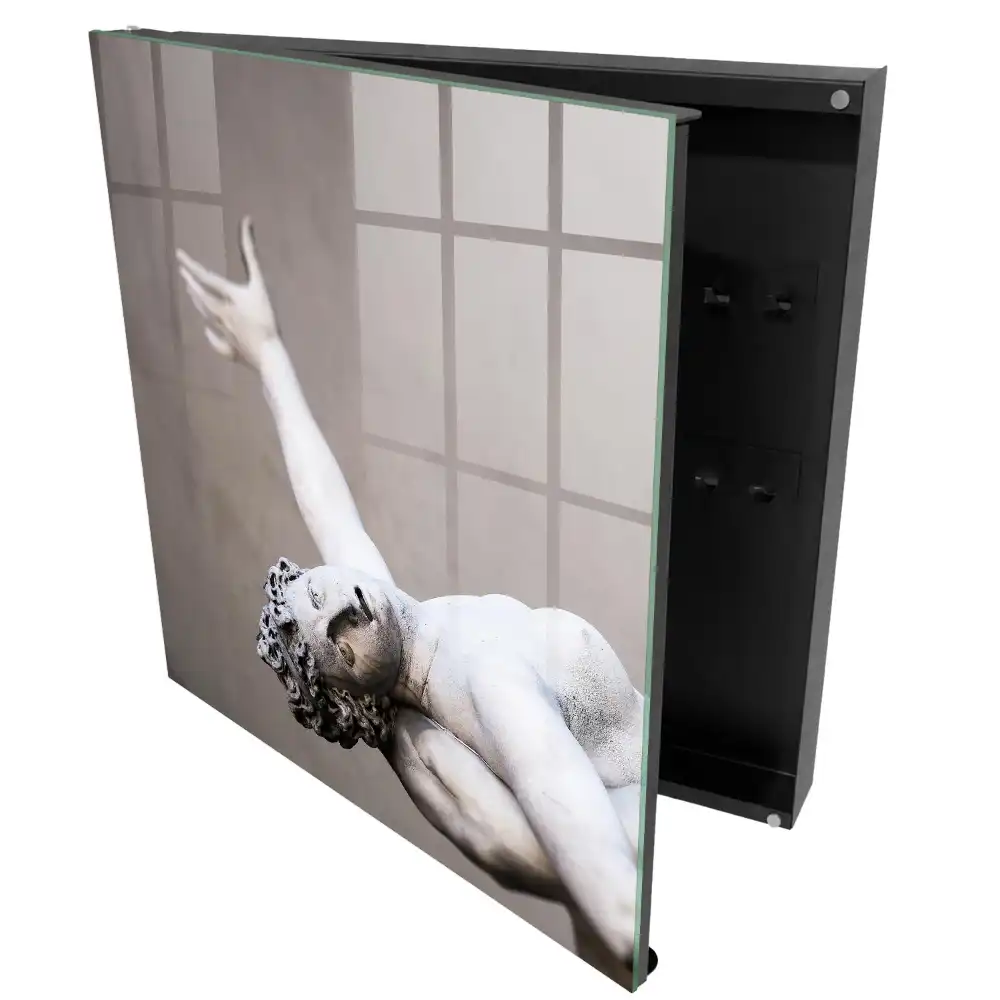 Armoire à clés sculpture classique dans un geste dynamique