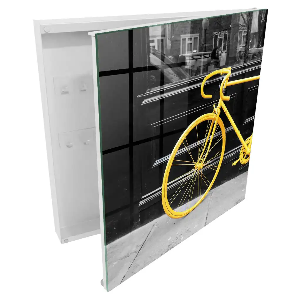Boîte à clés vélo jaune sur fond noir et blanc