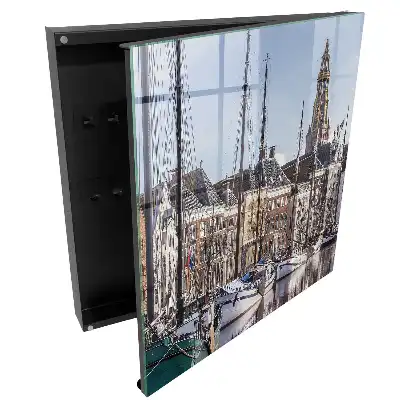 Armoire à clés paysage marin avec des voiliers et une tour