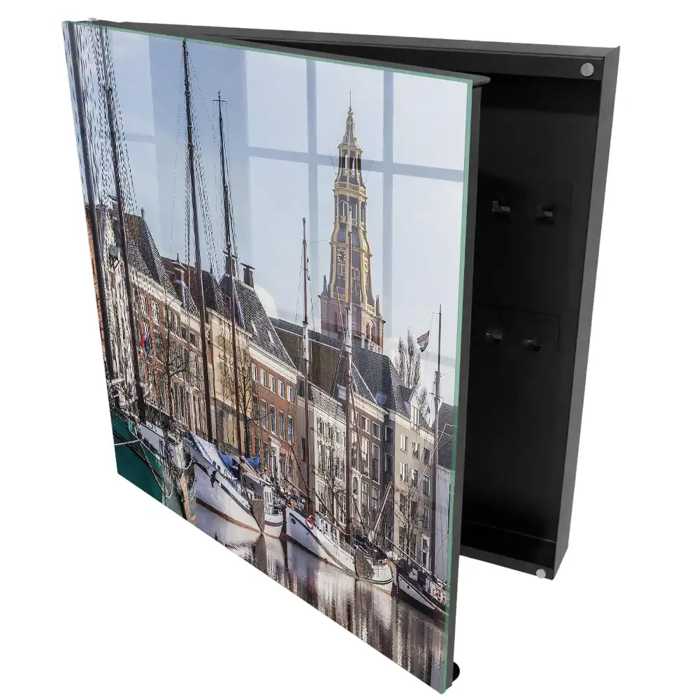 Armoire à clés paysage marin avec des voiliers et une tour