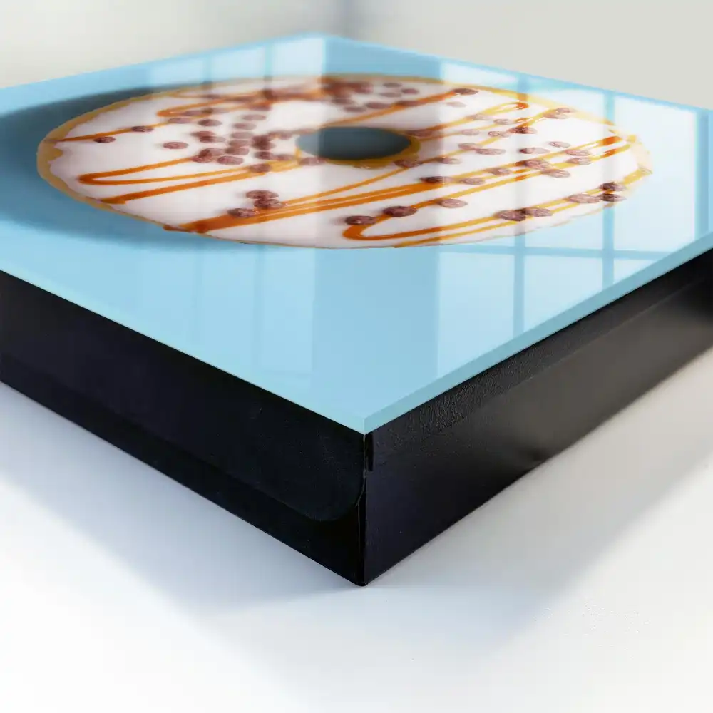 Armoire à clés beignet avec glaçage et vermicelles sur fond bleu