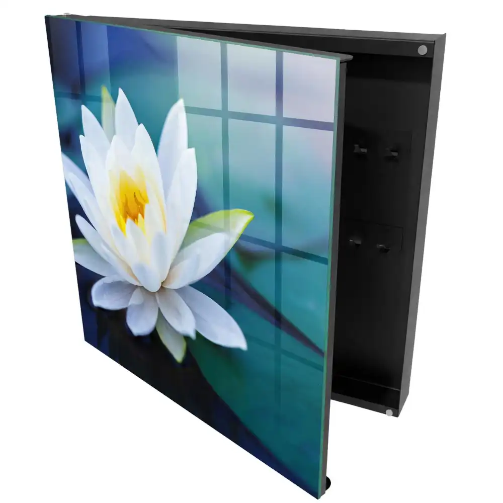 Armoire à clés nénuphar sur un étang méditation en pleine nature