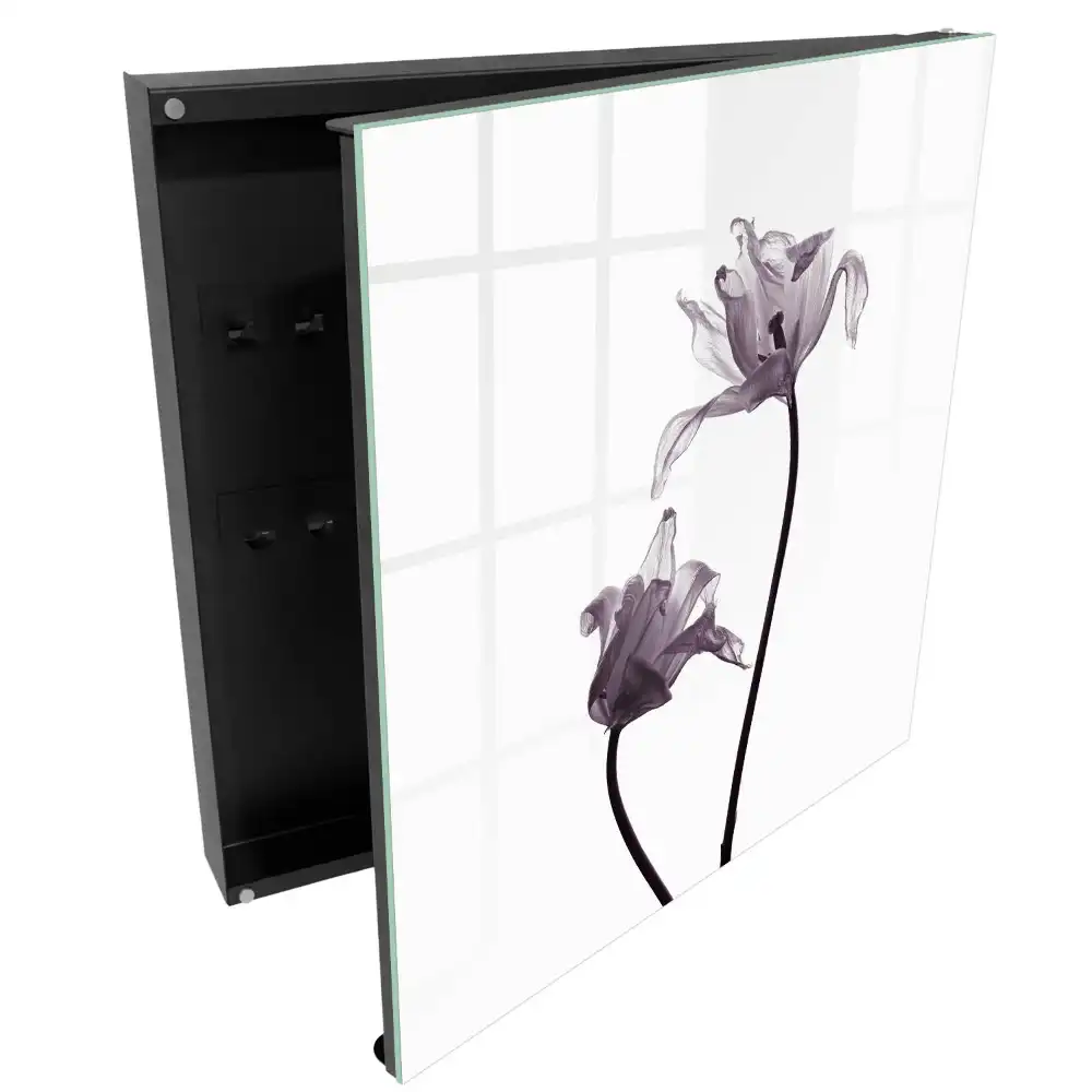 Armoire à clés fleurs délicates sur fond clair