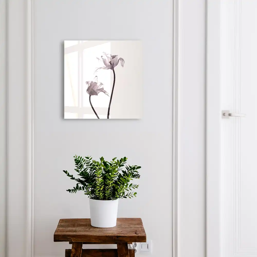Armoire à clés fleurs délicates sur fond clair
