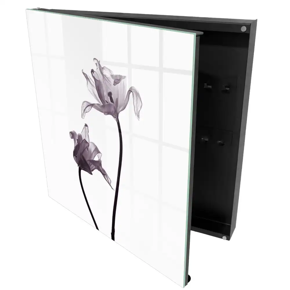Armoire à clés fleurs délicates sur fond clair