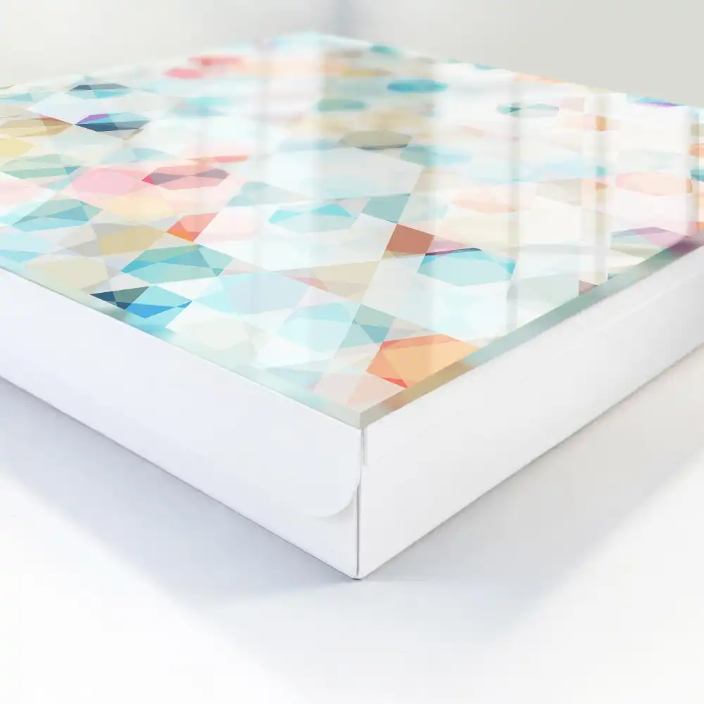 Armoire à clés triangles et hexagones colorés dans des tons pastel