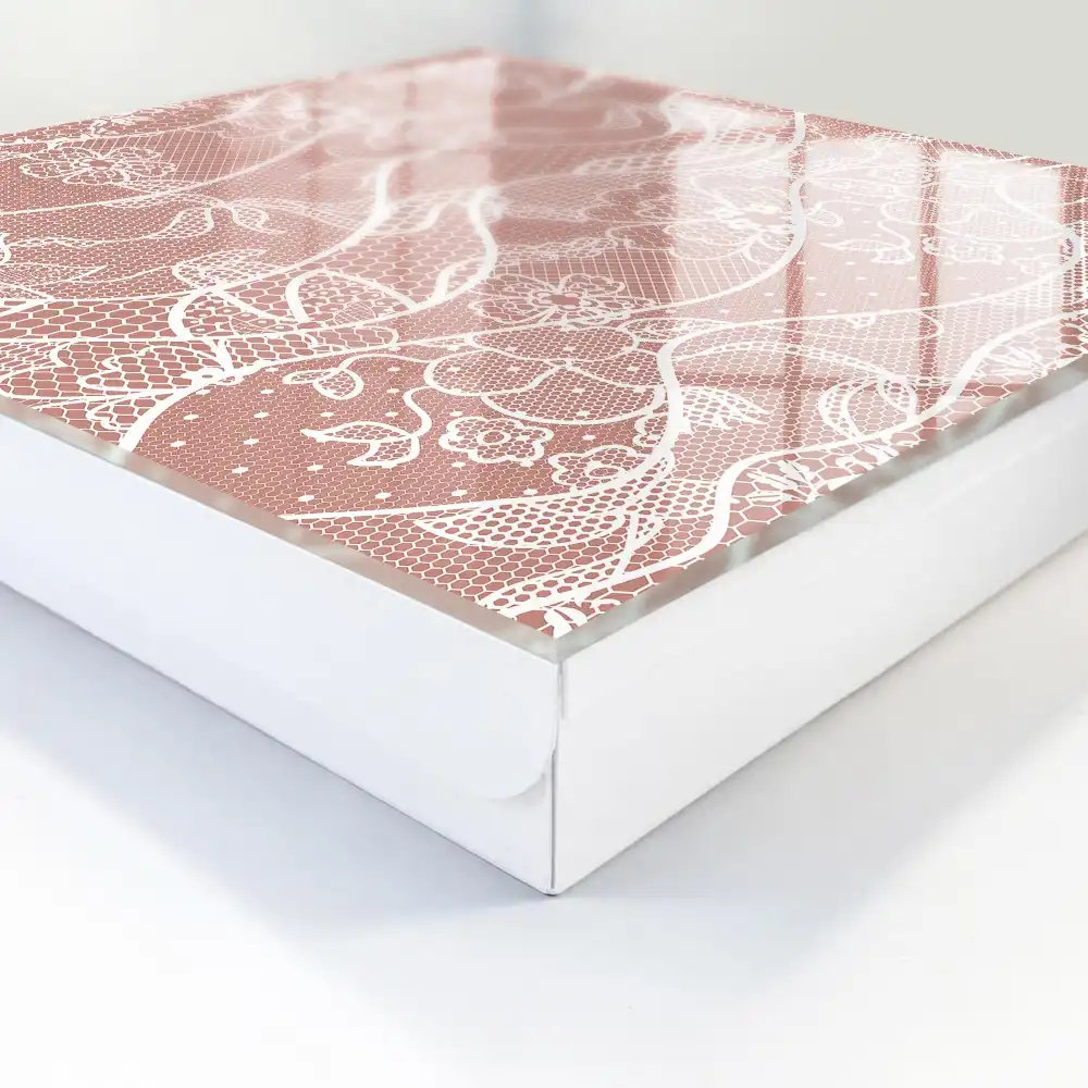 Boîte à clés lignes de dentelle délicates et motifs floraux