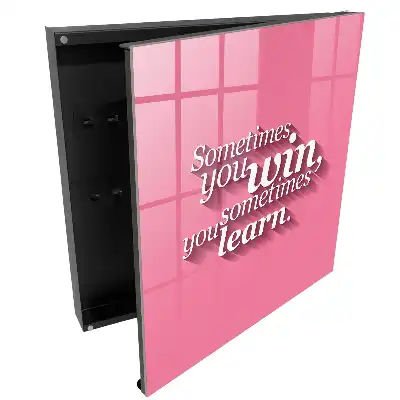 Boîte à clés murale texte inspirant sur fond rose