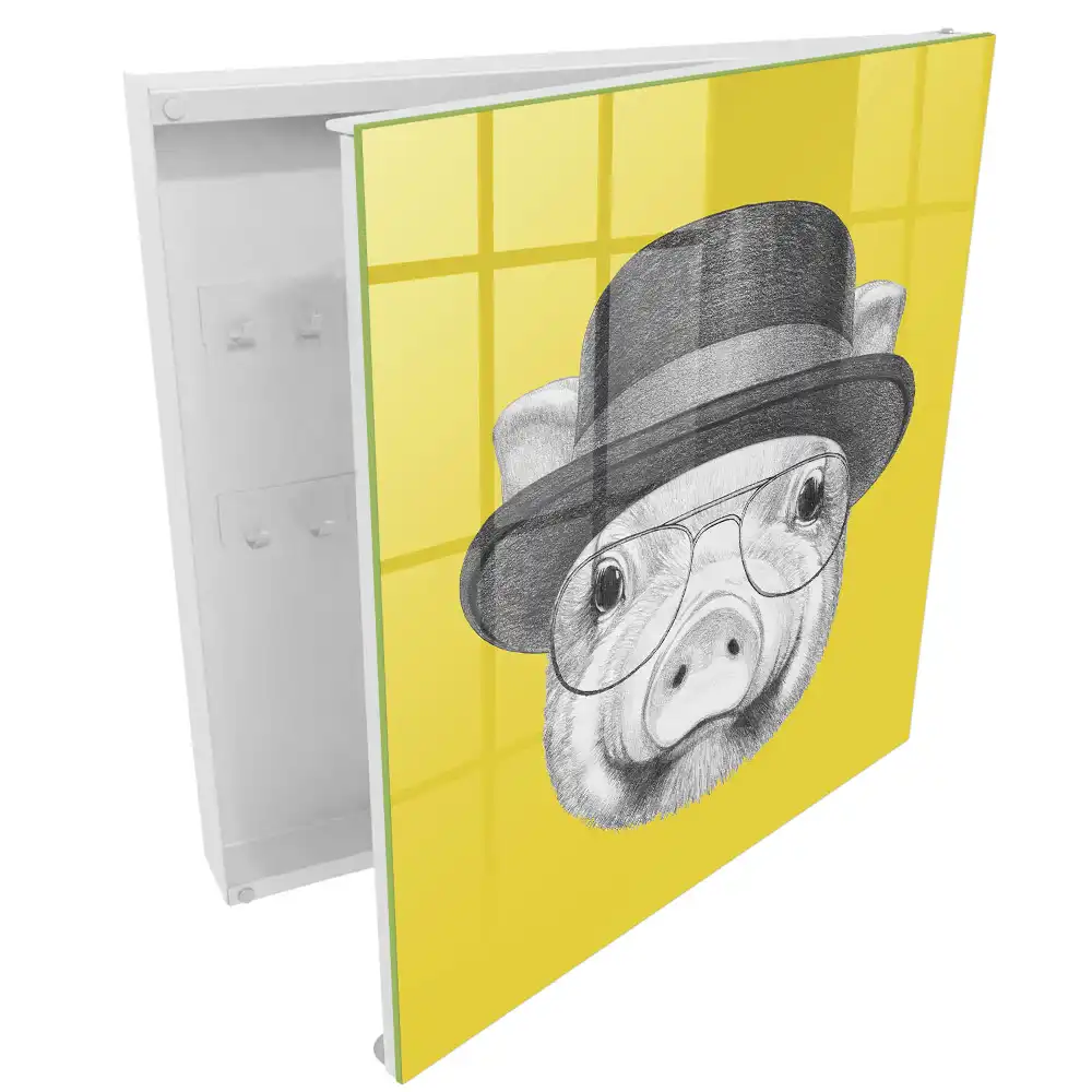 Boîte à clés un cochon avec un chapeau sur fond jaune