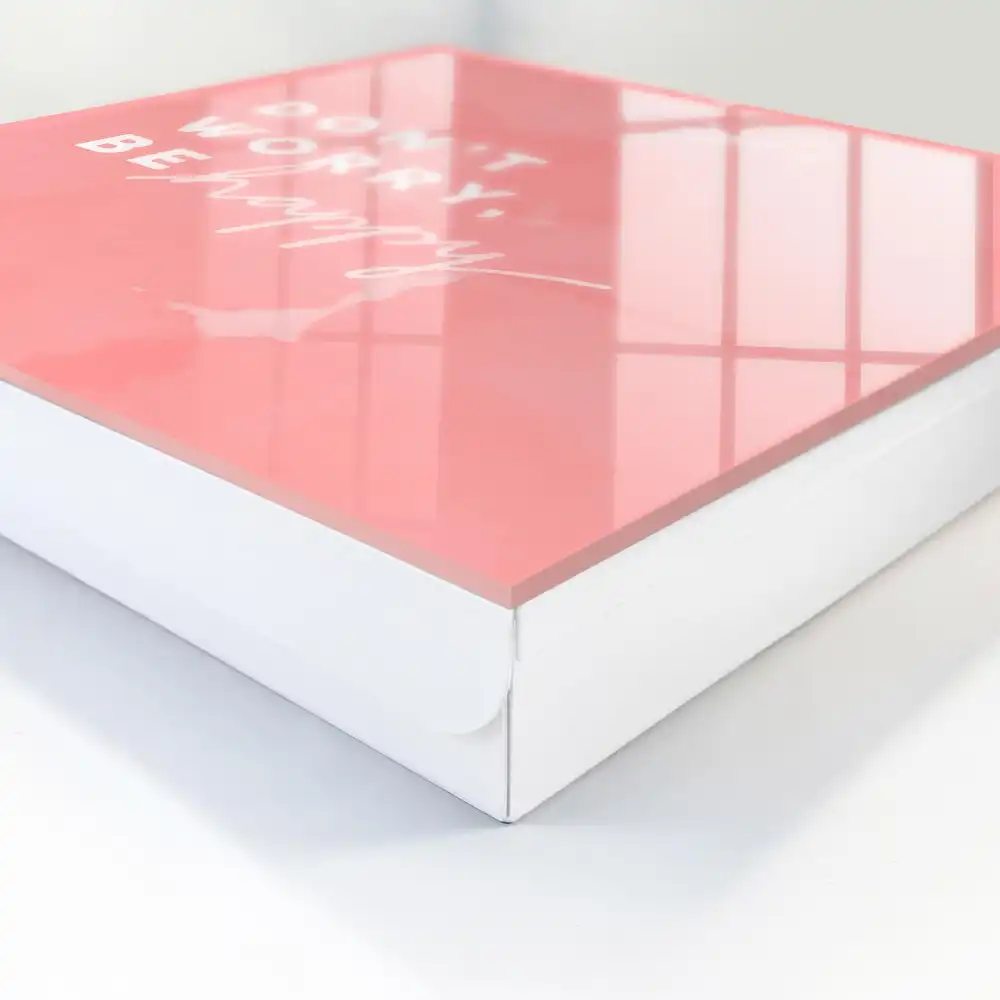 Boîte à clés murale fond rose avec lettrage blanc motivant