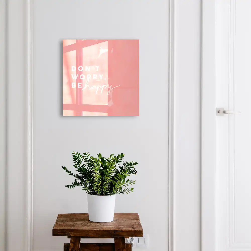 Boîte à clés murale fond rose avec lettrage blanc motivant