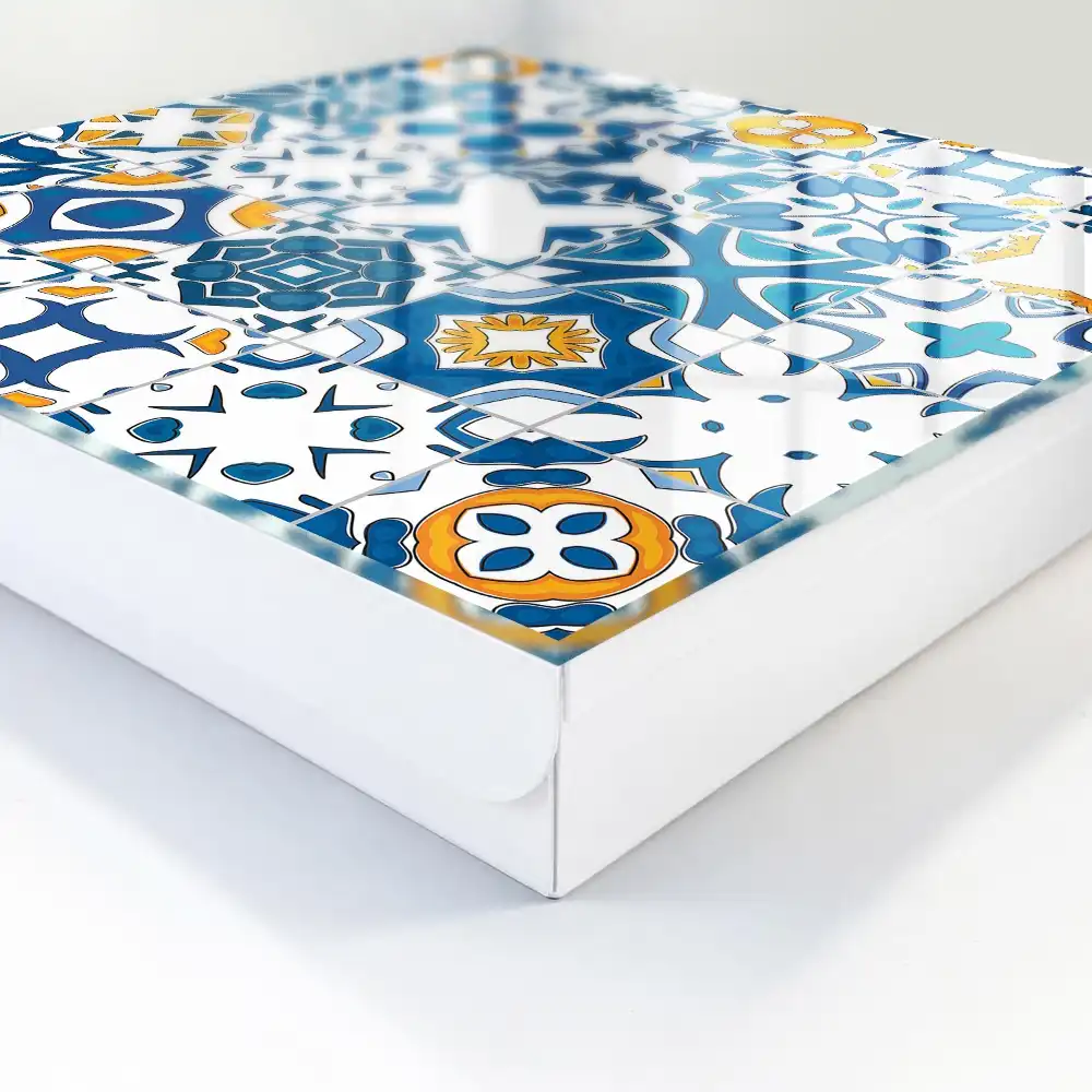 Armoire à clés motifs géométriques avec contraste bleu et jaune