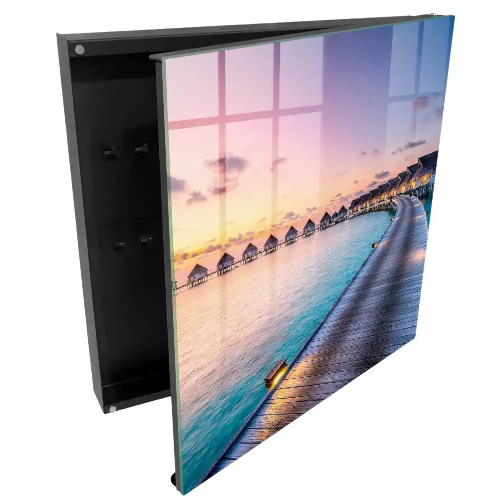 Armoire à clés coucher de soleil sur les maisons au bord de l'eau