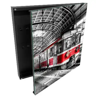 Armoire à clés un train se détachant sur fond d'architecture élégante