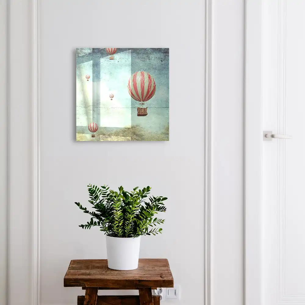 Boîte à clés murale des ballons dans un ciel pastel