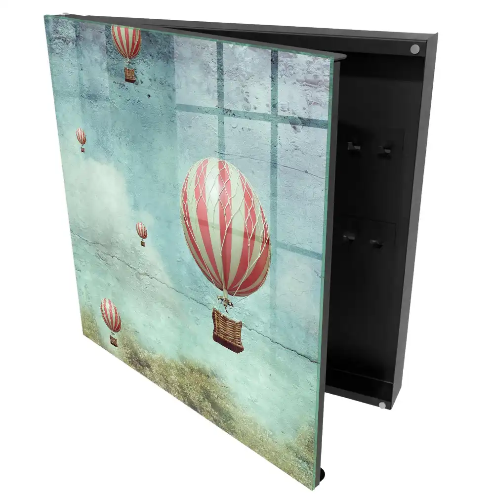 Boîte à clés murale des ballons dans un ciel pastel