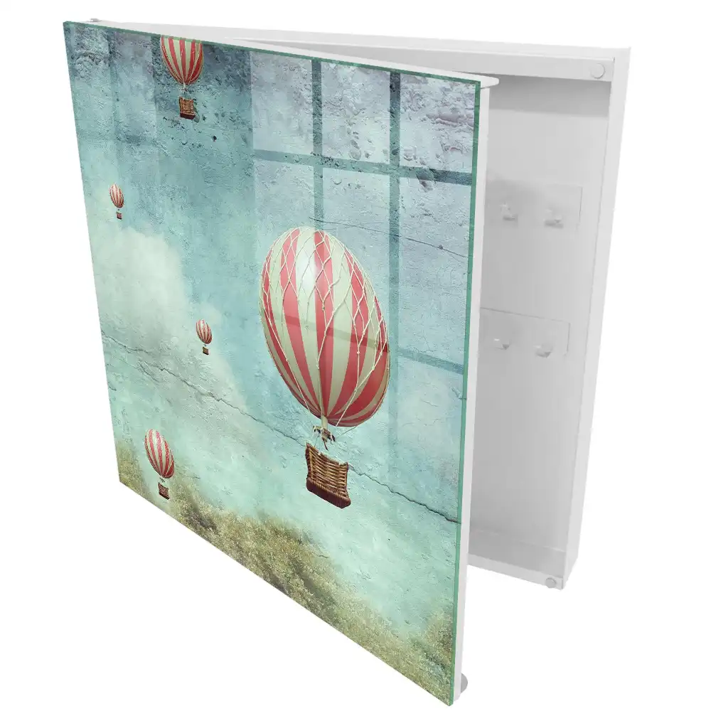 Boîte à clés murale des ballons dans un ciel pastel