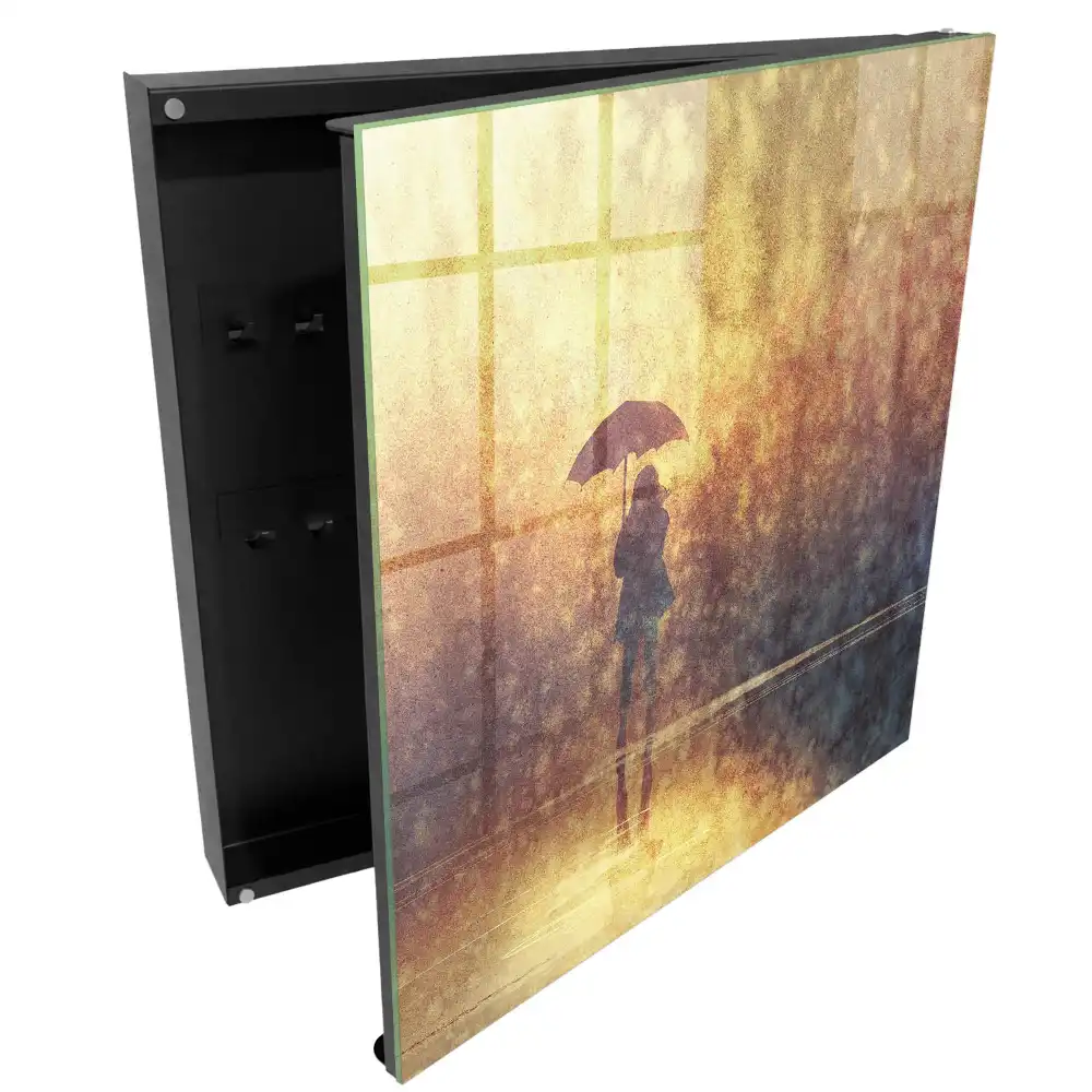 Boîte à clés une personne avec un parapluie dans la lumière du coucher de soleil